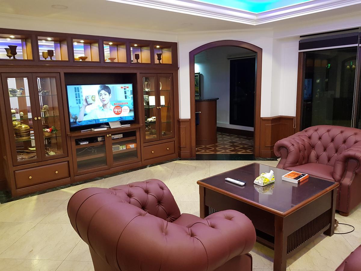 コタキナバル Marina Court Luxury Penthouseアパートホテル エクステリア 写真