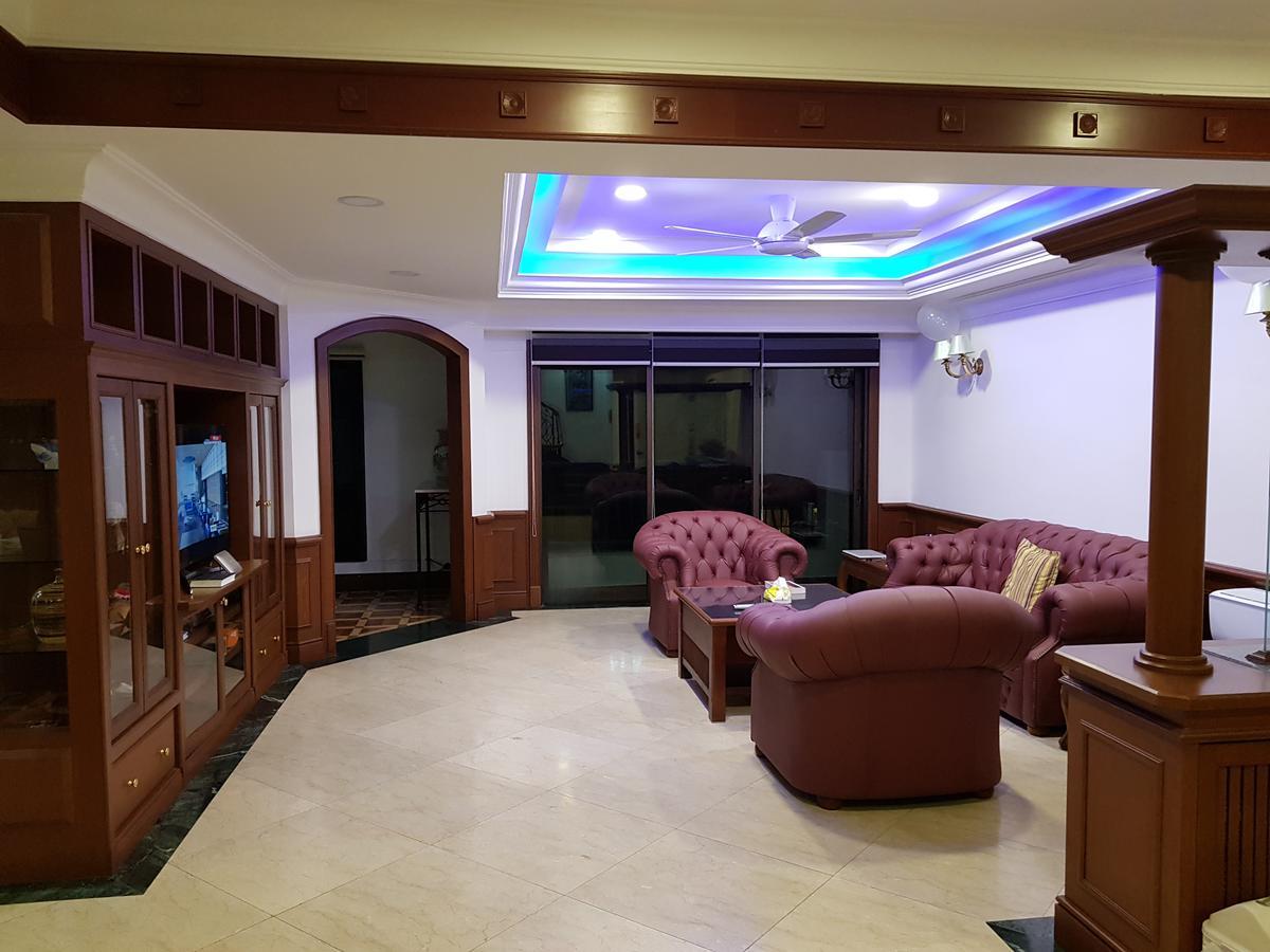 コタキナバル Marina Court Luxury Penthouseアパートホテル エクステリア 写真