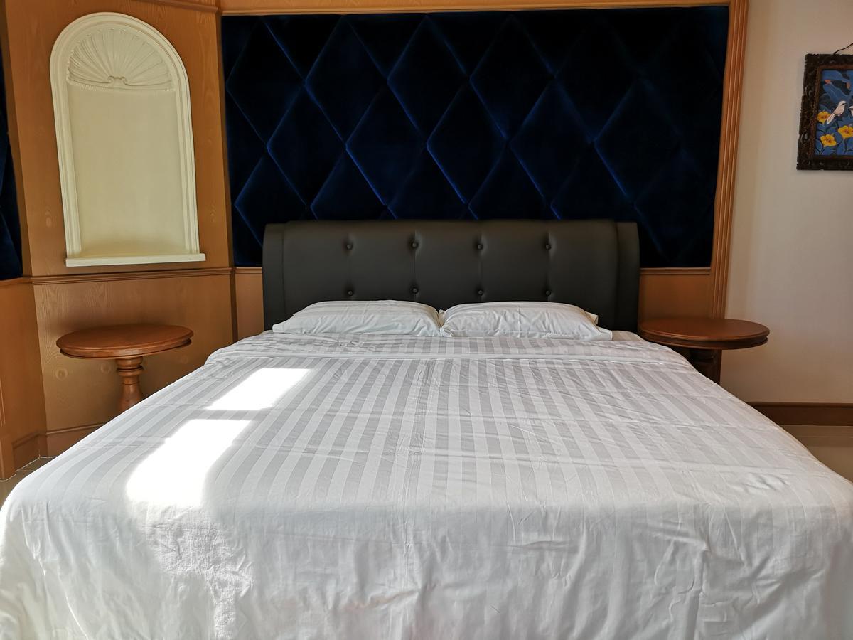 コタキナバル Marina Court Luxury Penthouseアパートホテル エクステリア 写真