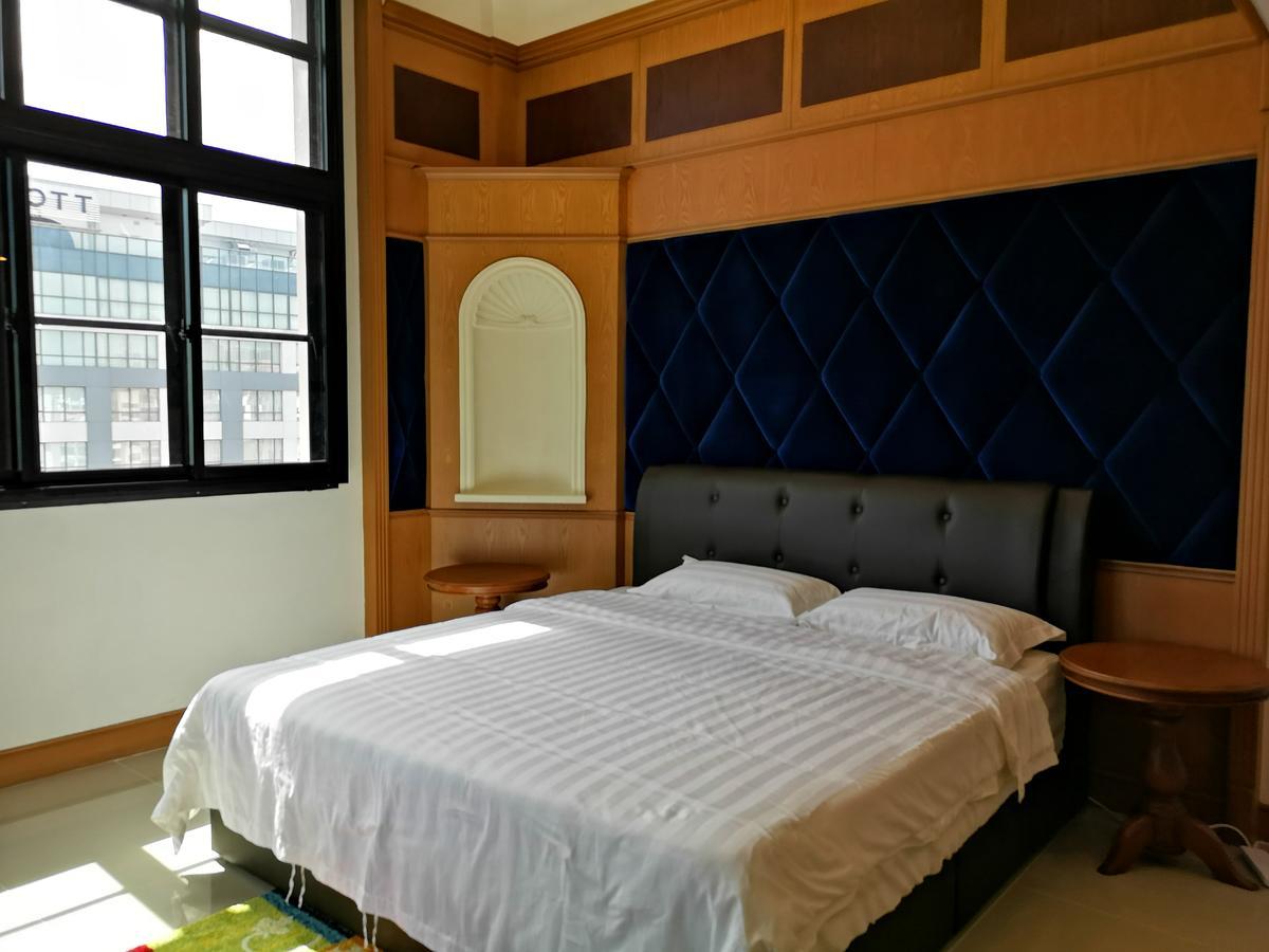 コタキナバル Marina Court Luxury Penthouseアパートホテル エクステリア 写真