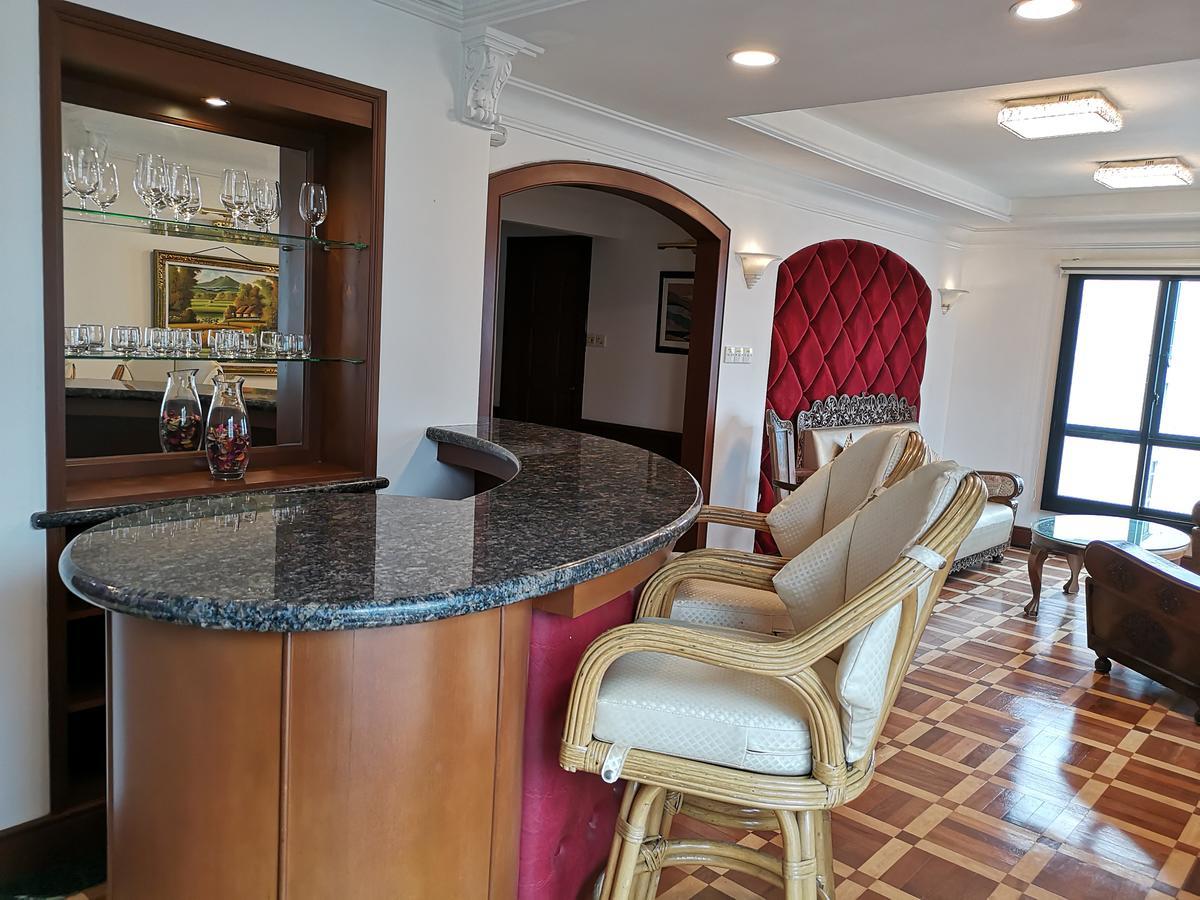 コタキナバル Marina Court Luxury Penthouseアパートホテル エクステリア 写真