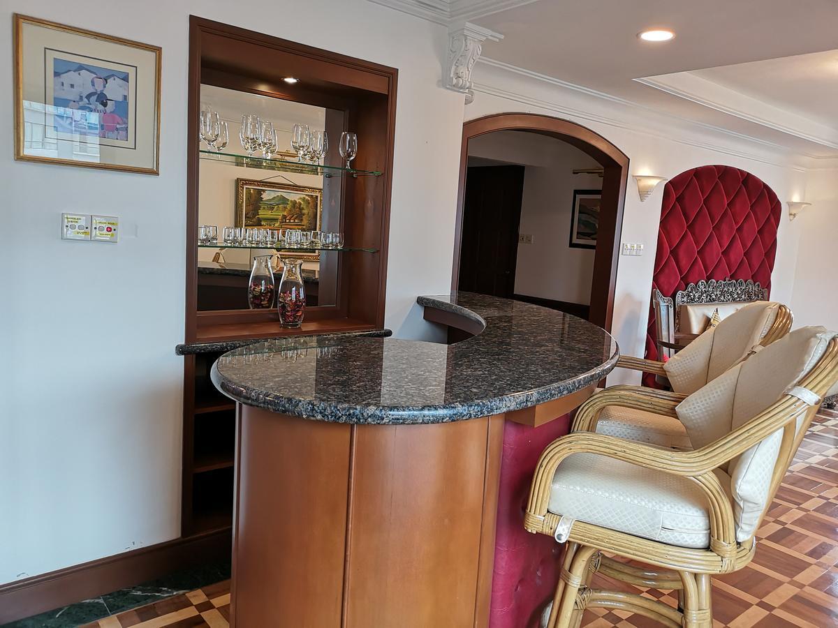 コタキナバル Marina Court Luxury Penthouseアパートホテル エクステリア 写真