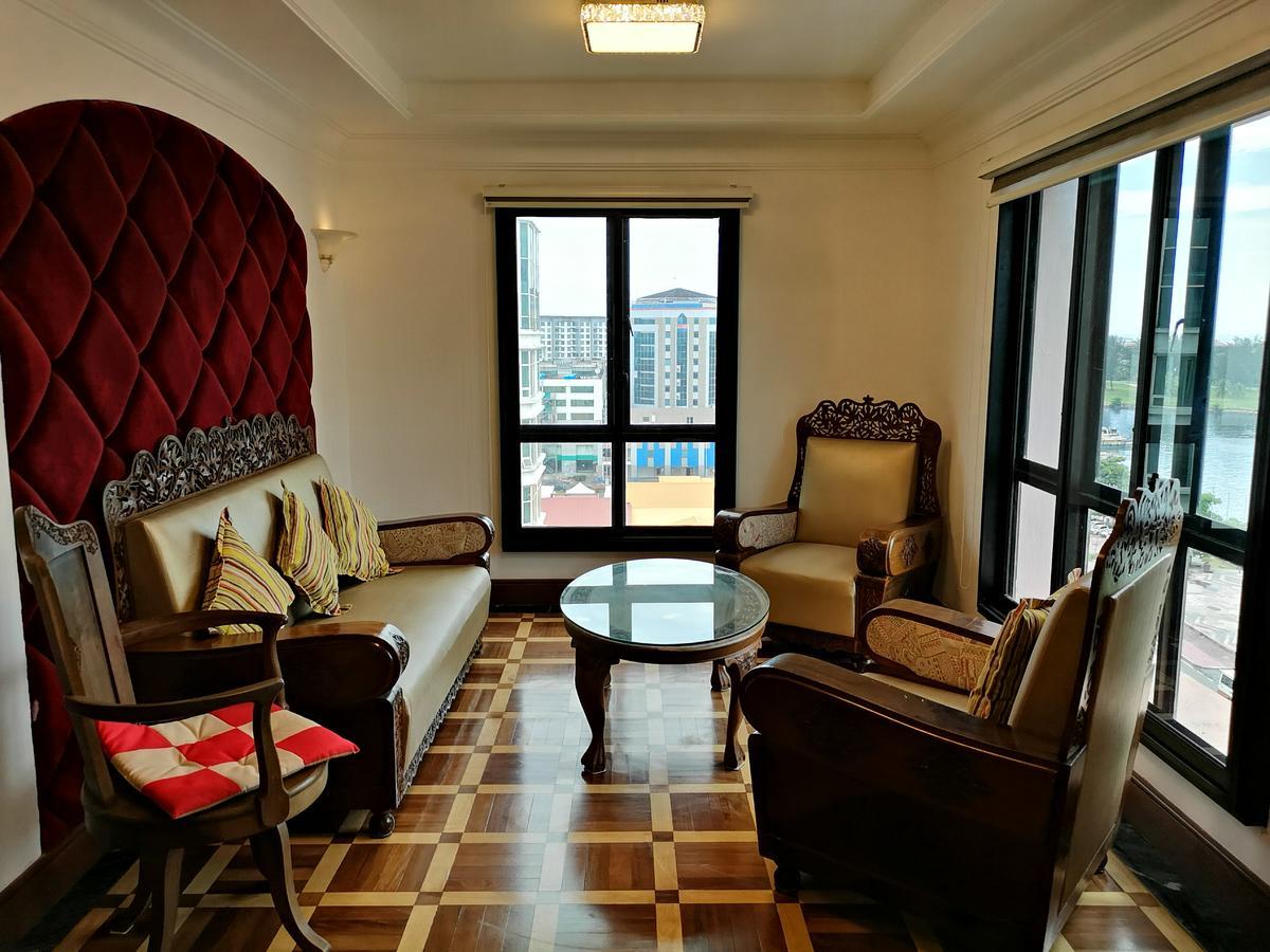 コタキナバル Marina Court Luxury Penthouseアパートホテル エクステリア 写真