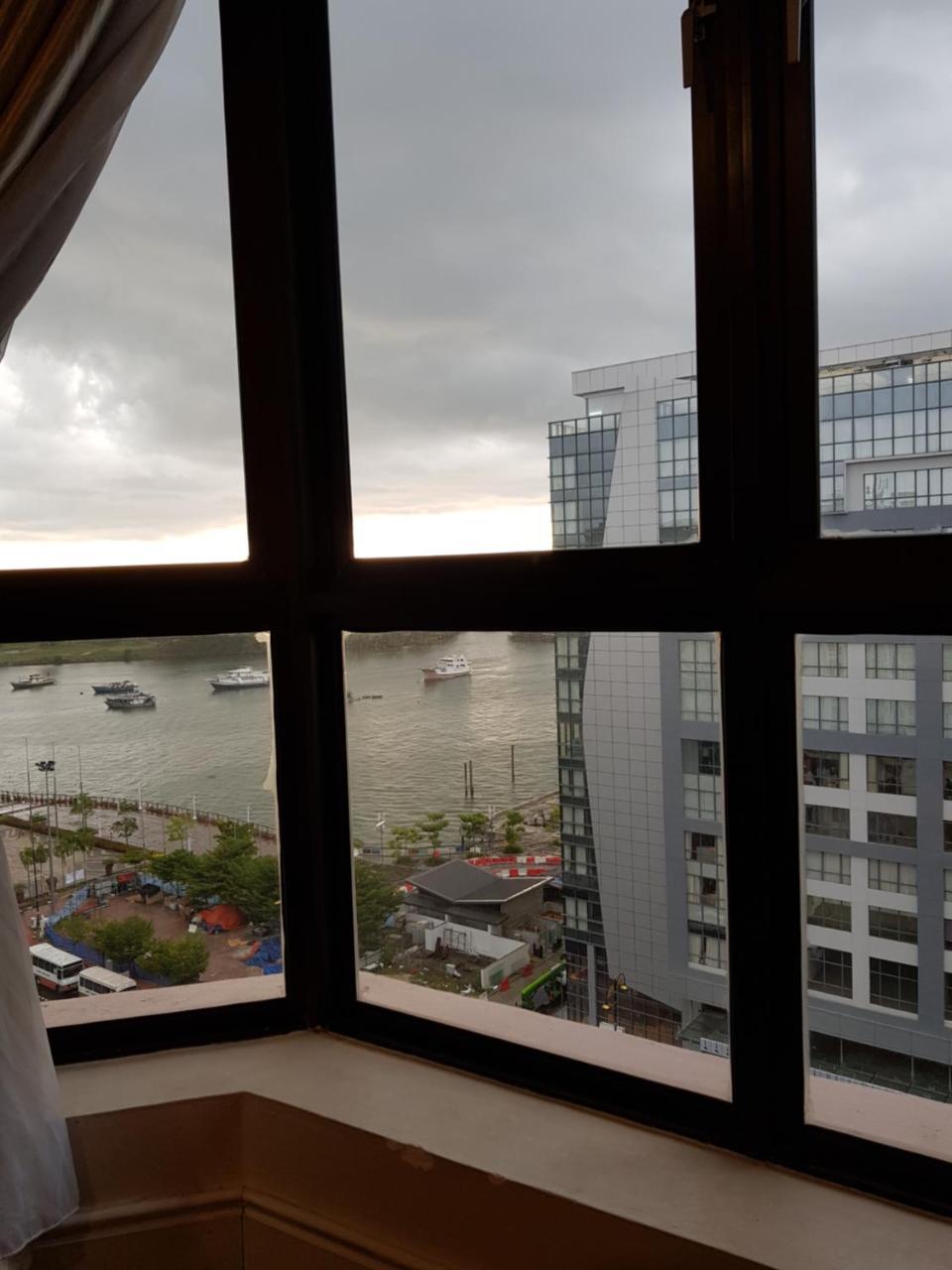 コタキナバル Marina Court Luxury Penthouseアパートホテル エクステリア 写真