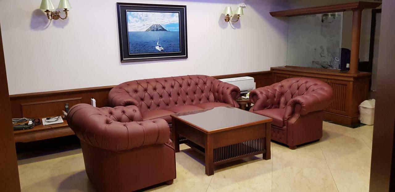 コタキナバル Marina Court Luxury Penthouseアパートホテル エクステリア 写真