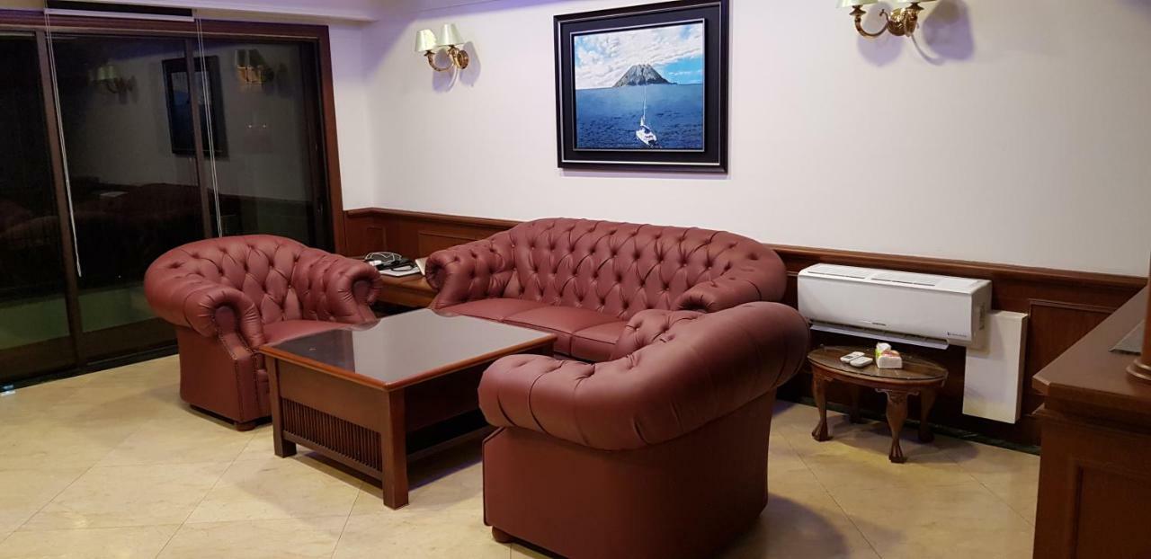 コタキナバル Marina Court Luxury Penthouseアパートホテル エクステリア 写真
