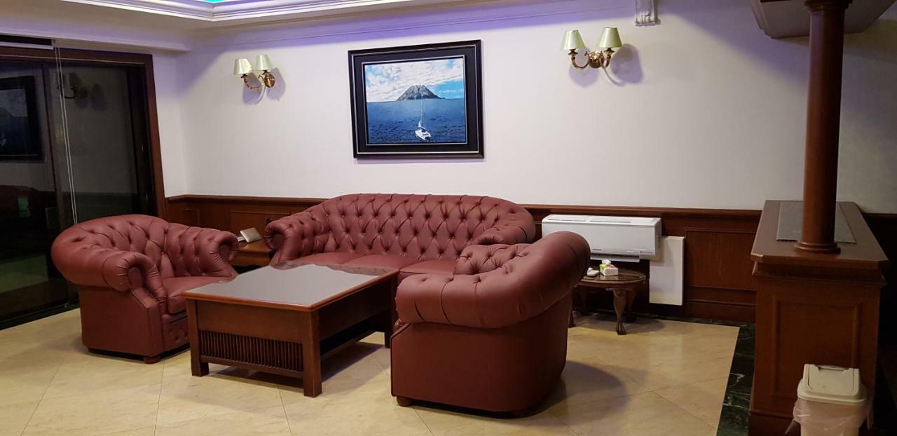 コタキナバル Marina Court Luxury Penthouseアパートホテル エクステリア 写真