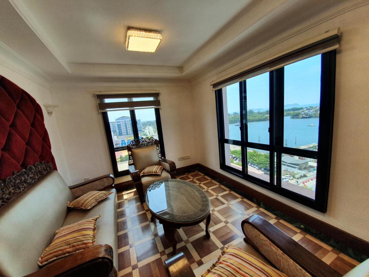 コタキナバル Marina Court Luxury Penthouseアパートホテル エクステリア 写真